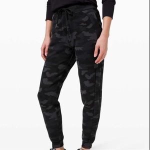 lululemon black camo scuba joggers